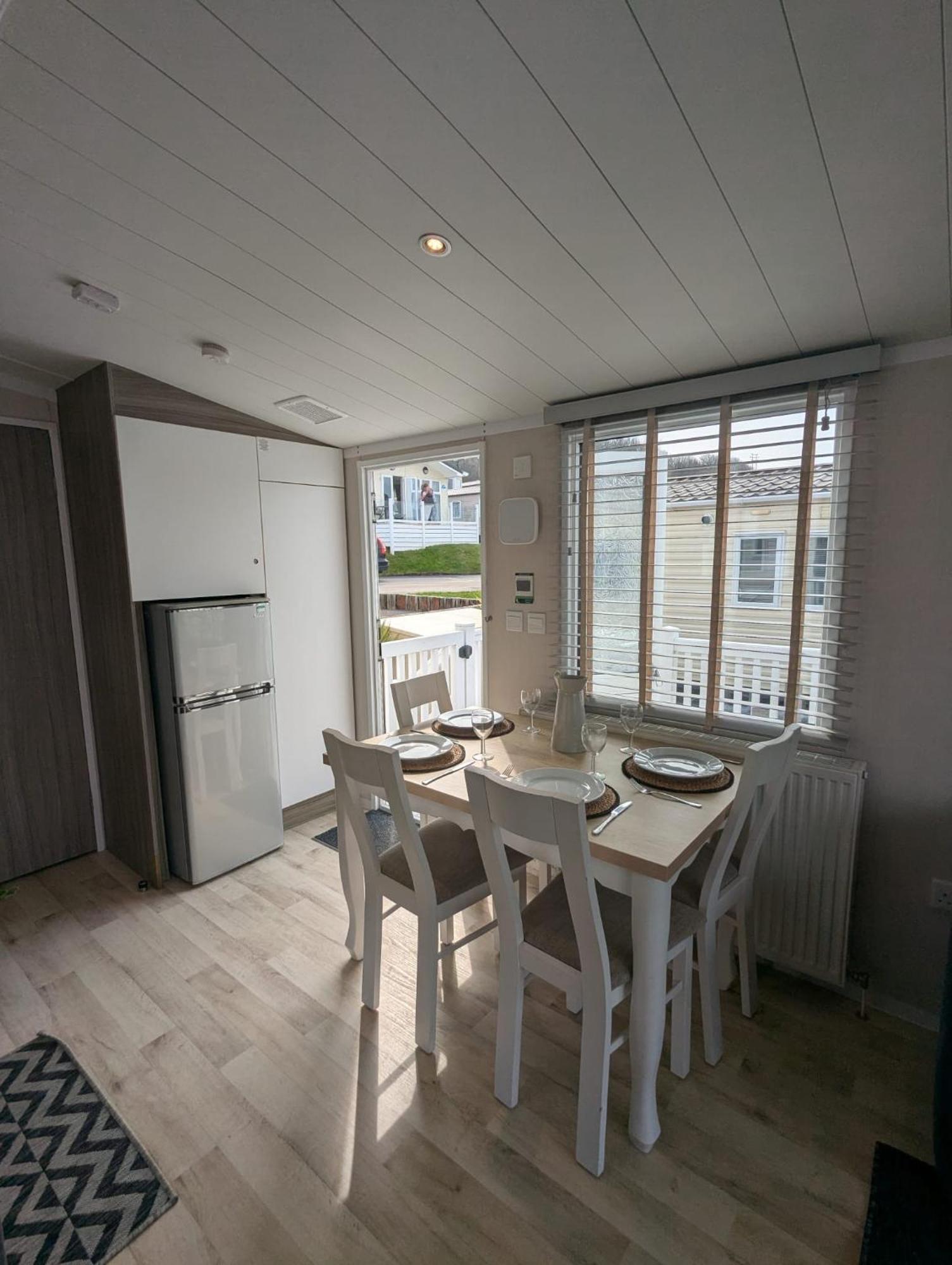 Beautifully Presented Dog Friendly Caravan On Very Popular Littlesea Holiday Haven Park Weymouth Wyke Regis Luaran gambar